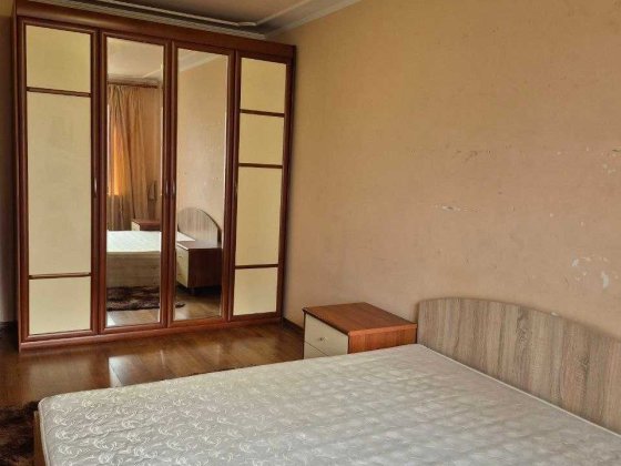 Оренда 2к. квартири біля ТЦ Рівер Молу, Урлівська/Ахматова