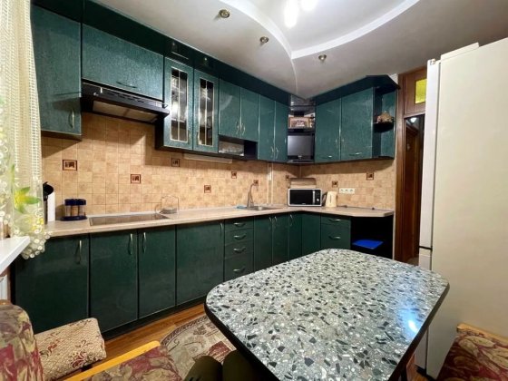 Бойлер та кондиціонери. Оренда трикімнатної квартири в Києві