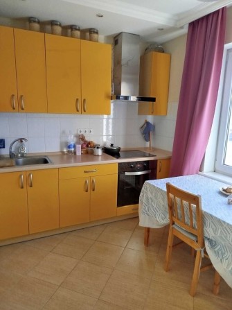 Оренда видової 2-х кімнат. квартири по вул.Ревуцького 13. - фото 1