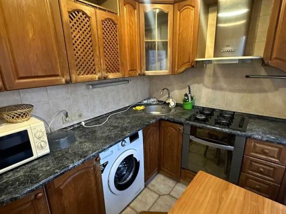 Здається світла та затишна 2-к квартира, біля м.Виставковий центр 10 хв пішки Киев