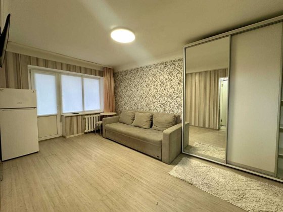 Чорних Запорожців 17, тепла,затишна 1к, ГАЗ, низький поверх.м Дарниця