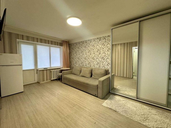 Чорних Запорожців 17, тепла,затишна 1к, ГАЗ, низький поверх.м Дарниця - фото 1