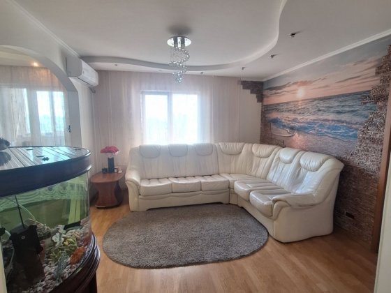 Пропонується  в оренду 3-х кімнатна  по вул. Харківське шосе, 56 Київ