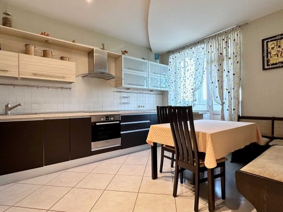 2-кімн. квартира з ремонтом, Феодосійський провулок, 14. Без комісії!