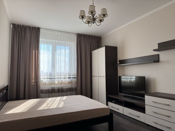 Оренда 1к кв. Є світло, опалення, працює ліфт