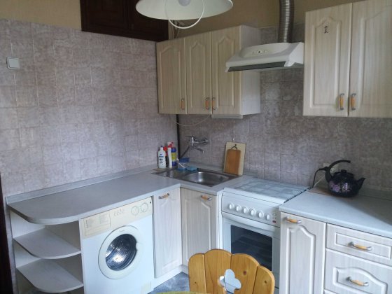 Васильківська вул. 11/11, сталінка, Голосіївський район, метро Голосіївська Київ