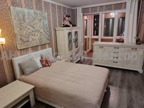 Здам 3-к квартиру, вул. А. Солов'яненка, метроЧернігівська, 10 хв. Київ