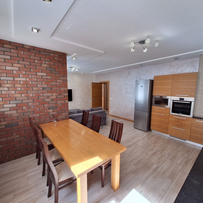 Трикімнатна довгострокова оренда, Драгоманова 2а. - фото 1