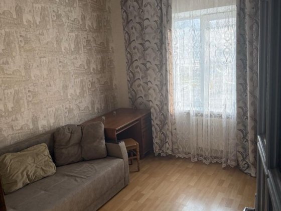 Оренда трикімнатної квартири довгостроково біля озера Київ