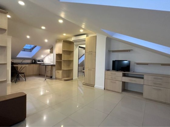 Оренда двокімнатної квартири , біля метро