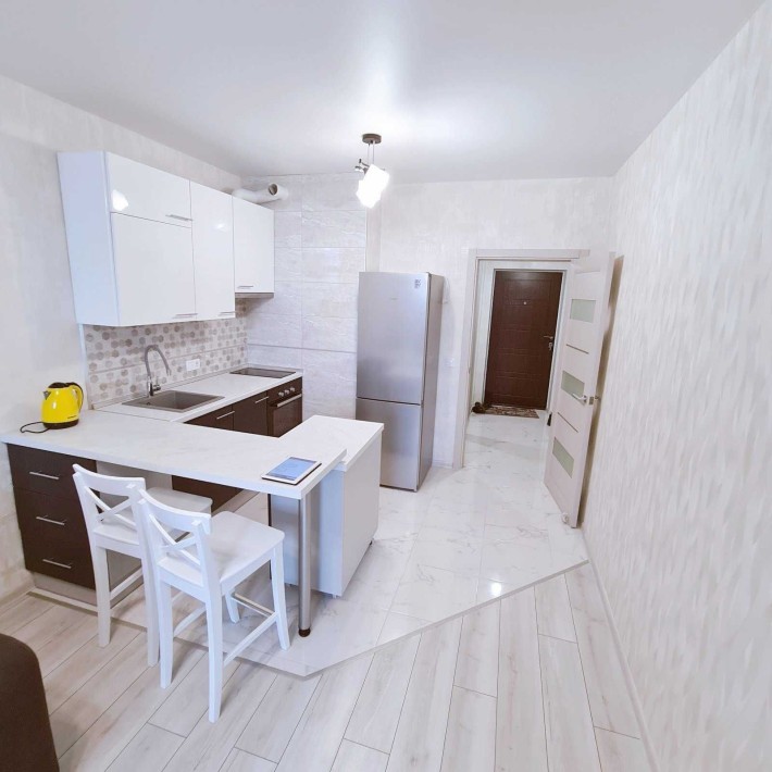 Стильна квартира в новому будинку з генератором! - фото 1