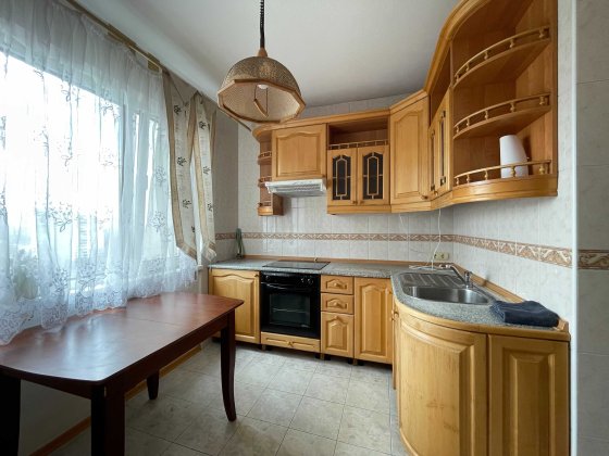 оренда 3 кім. тепла,  Глушкова 35,  до метро смт Теремки хвилина пішки