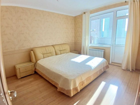 без % 3-кім. квартира 90м² Саперно-Слобідська вул. метро Деміївська Киев