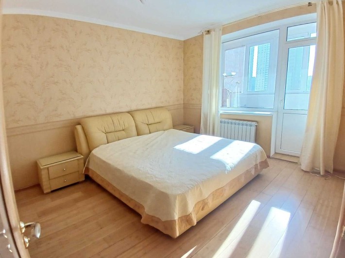 без % 3-кім. квартира 90м² Саперно-Слобідська вул. метро Деміївська - фото 1