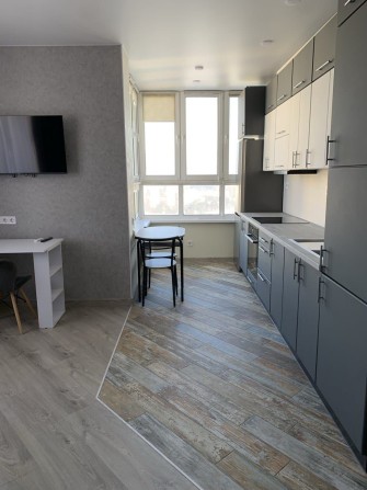 Метро Чернігівська 3хв .Квартира -СТУДІЯ можлива прописка   реестрація - фото 1