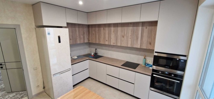 Двокімнатна комфортна і сучасна. Без комісії. Здамо довгостроково. - фото 1