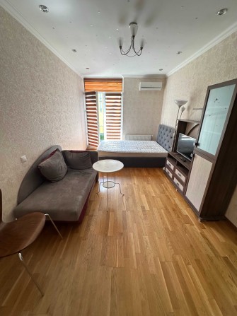 Оренда 1 к кв 39 м2 з окремою спальнею в ЖК Комфорт Таун на 2-3 місяці - фото 1