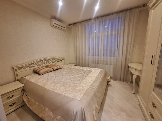 Сдам  на Драгоманова  метро Позняки Київ