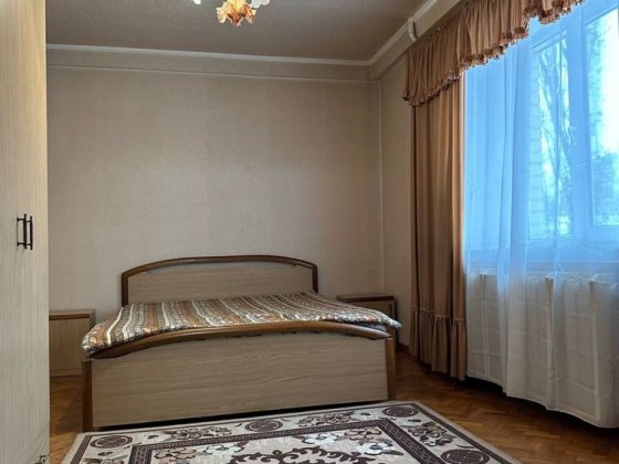 Оренда 2-х ком квартира м.Печерськ бульвар Леі Українки 24-б