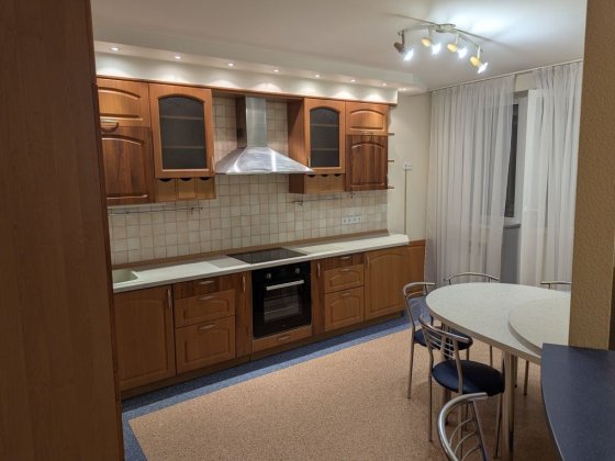 Чудова трикімнатна квартира на вул. В. Нестайко 8, м. Лівобережна