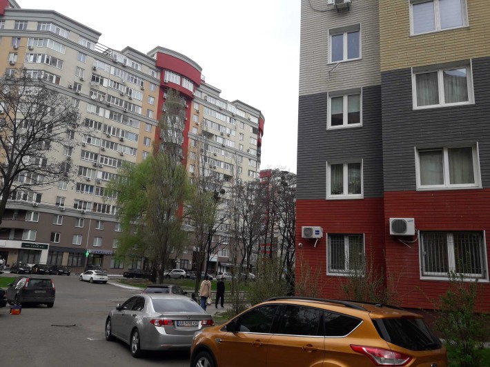 Сдам свою двухкомнатную на ул. Ю. Здановой (Ломоносова) 81б. 1 этаж. - фото 1