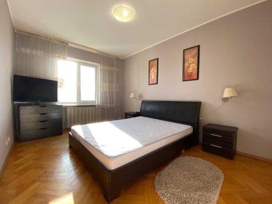 Простора 2 кімнатна квартира неподалік Ретровіль на Виноградарі