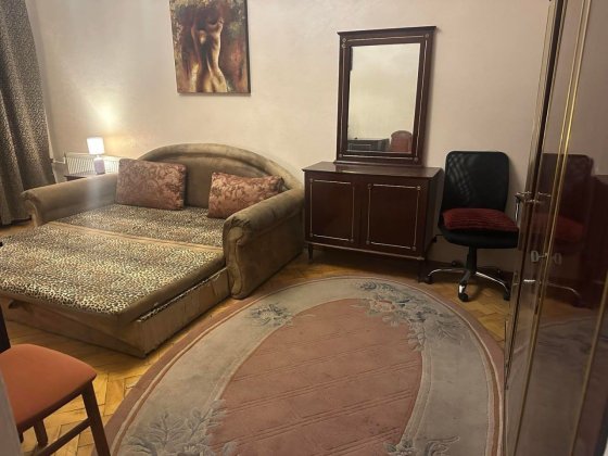 Вул. Ялтинська 22. 3 кімнати. 3 поверх. Київ