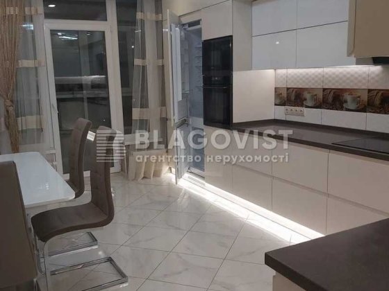 Здається 2 кімнатна квартира в ЖК Володимирський Киев