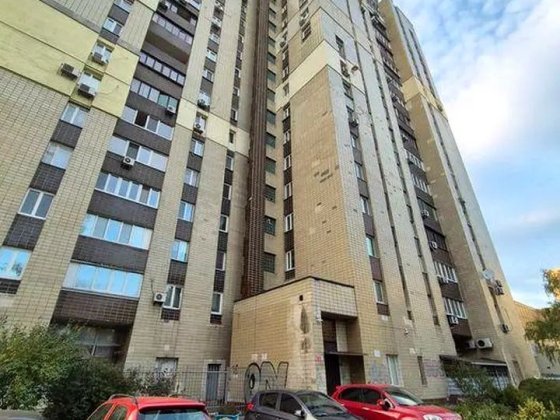 Дніпровська набережна 7