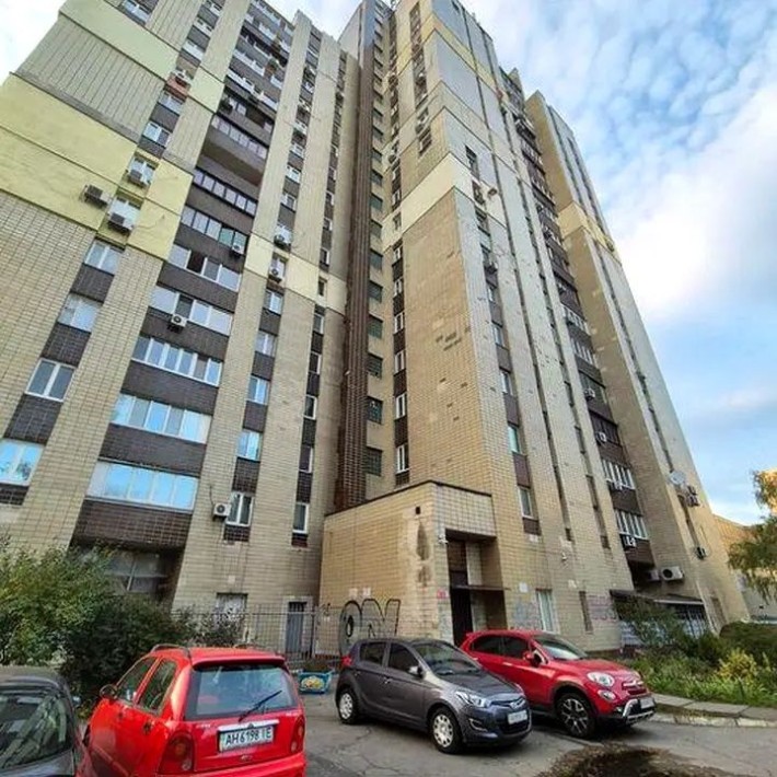 Дніпровська набережна 7 - фото 1