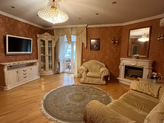 Здам СВОЮ 4 кімнатну квартиру біля м.Арсенальна, Маріїнський парк Киев