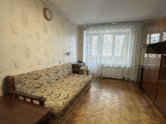 Алма Атинська 64а, 1к, низький поверх, низькі комунальні, м Чернігівська