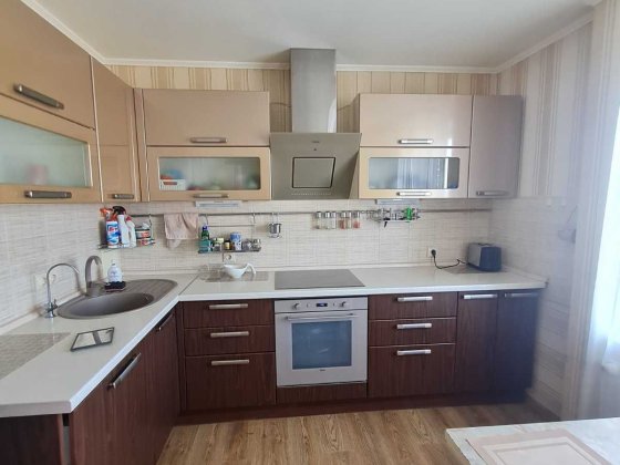 Дарницький бульвар,12, сучасна квартира біля метро Дарниця.