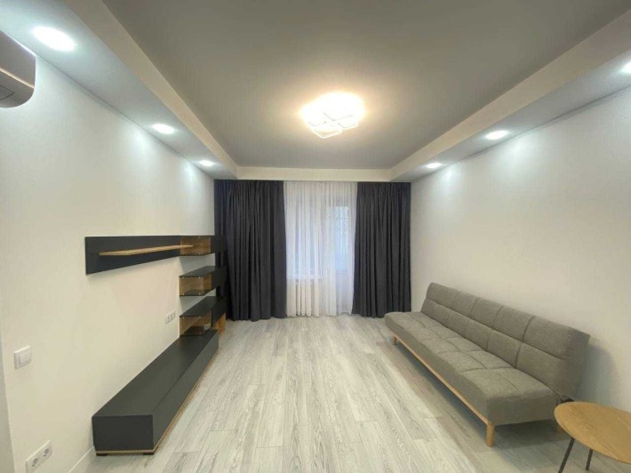 Оренда, центр, метро "Палац України" Б.Васильківська 112 - фото 1