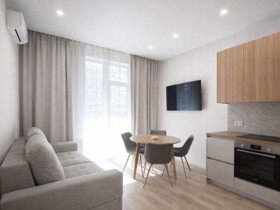 Затишна євродвушка, Ж. К. Кардинал Київ