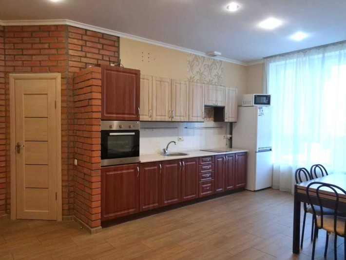 Оренда 1-кімн. кв. в новому будинку + паркинг вул. Юності, 8а метро Чернігівська - фото 1