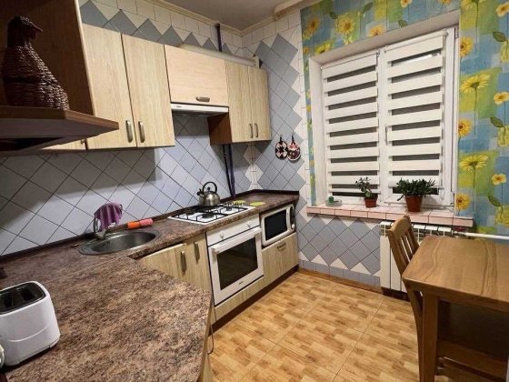 Оренда 2х-тної Квартири ! Вербицького 24! Низький Поверх ! ГАЗ