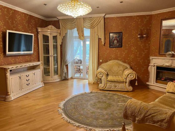 Здам СВОЮ 4-х кімнатну квартиру біля метро Арсенальної Киев