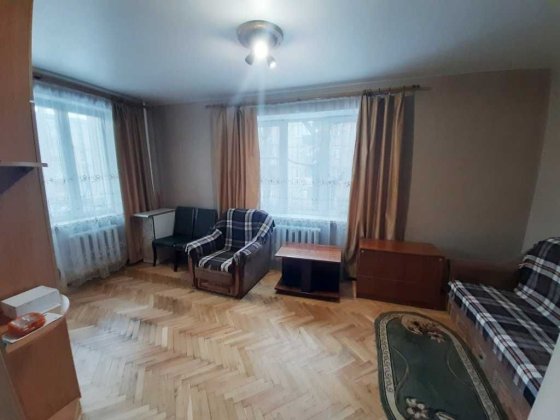 Комфортна, затишна квартира на Дарницькій площі Київ