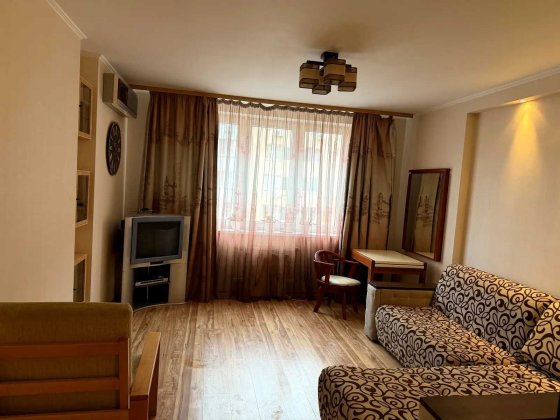 В оренду 1 -кімнатну квартиру, розташування в 3хв від м.Лівобережна.