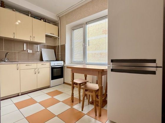 Здається 2-х кім. кв. Дніпровському районі по вул. Каунаська 4 Киев