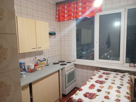 Лятошинського 12  здається 3 кімнатна квартира на 16 поверсі 16 поверс Київ