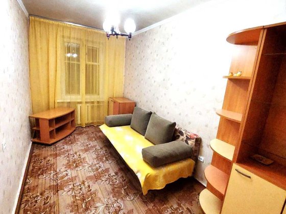 2-кімнатна  біля метро , за ціною однушки ( без відсотків) Киев