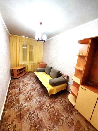 2-кімнатна  біля метро , за ціною однушки ( без відсотків) - фото 1