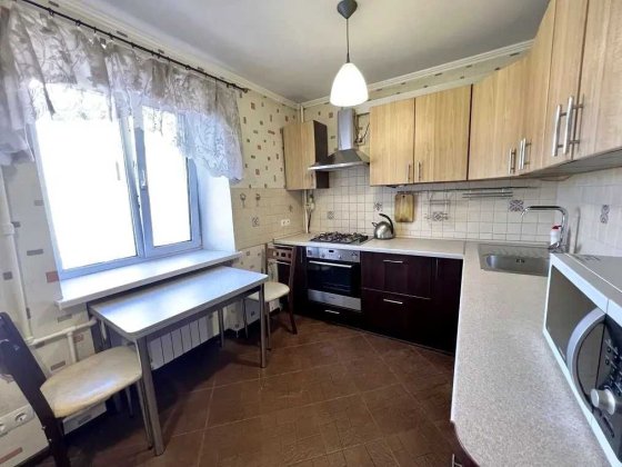 Пропонується в оренду 3 кім.кв., пр. Лобановського 130 Київ