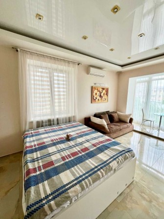 1К Студія Арсенальний пр-к 5, Печерськ, б-р Лесі Украінки, Коновальця - фото 1