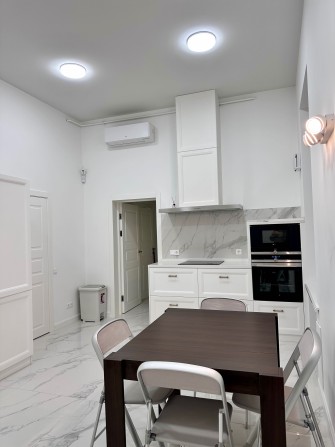 Без комісії. Стильна 4х кімнатна квартира в центрі Києва - фото 1