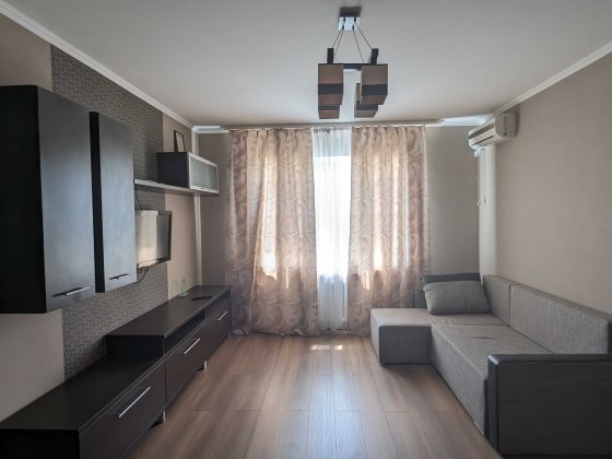 Оренда 2-к 75кв.м.  Ревуцького вул. 5  метро Харківська, Позняки. / гарний стан/