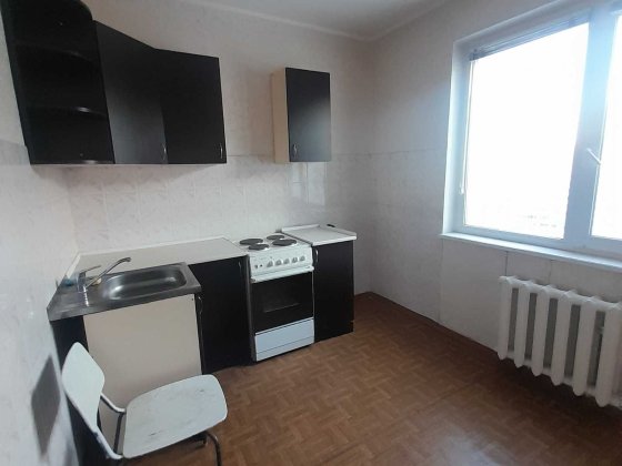 Простора роздільна 2к квартира біля метро Позняки