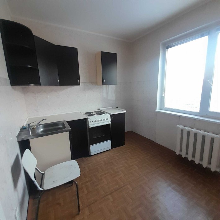 Простора роздільна 2к квартира біля метро Позняки - фото 1